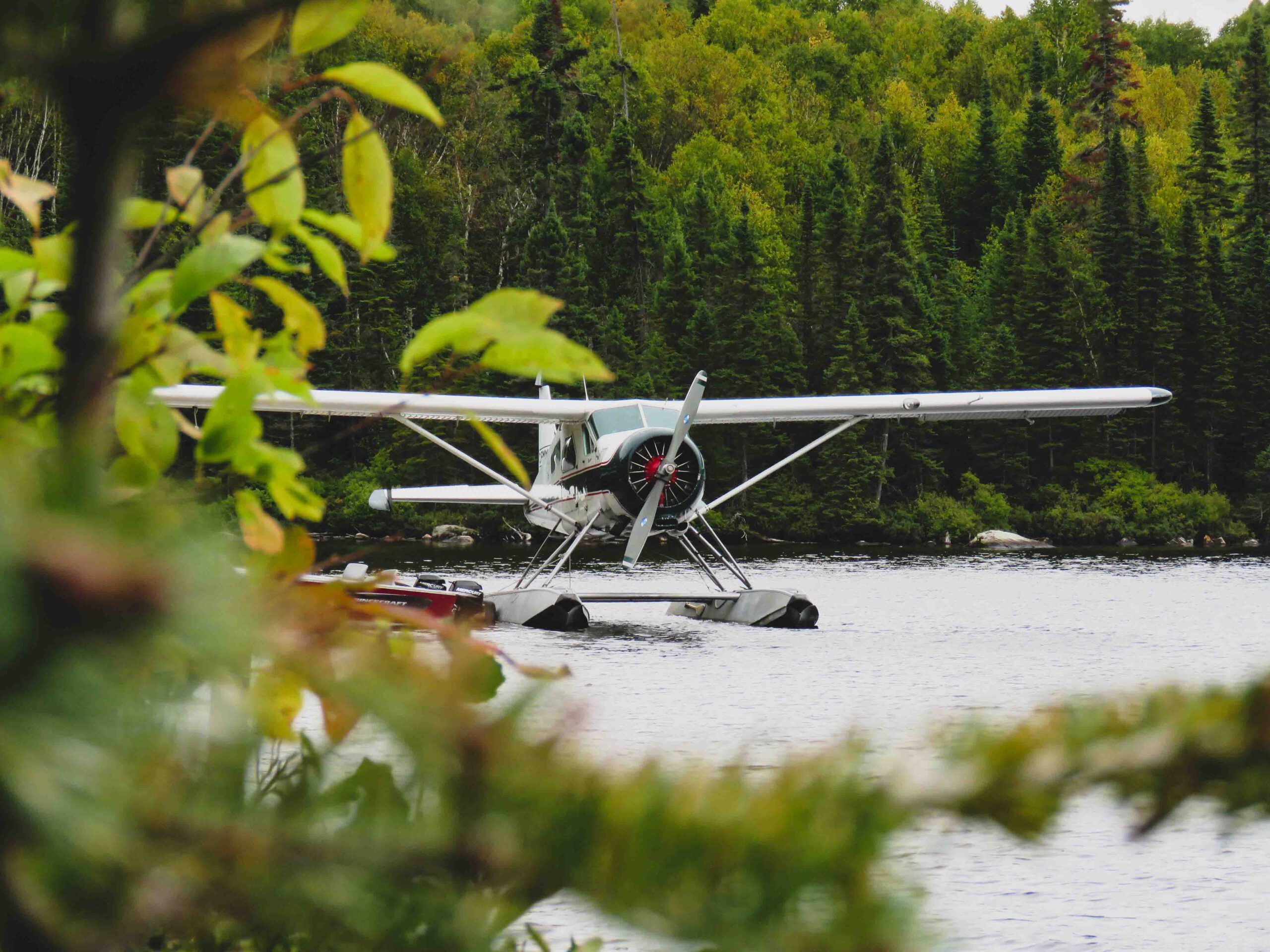 air-tamarac_pourvoirie-canadienne-de-chasse-peche-taxi-aerien_chasse-lac-sauterelle_bandeau2