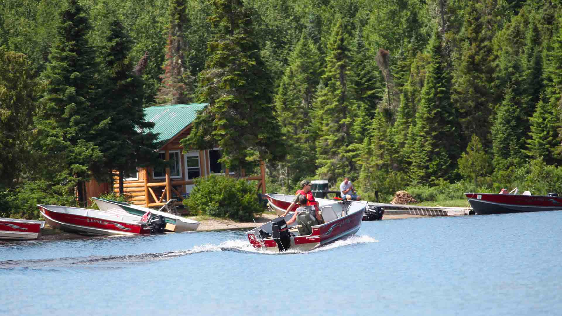 air-tamarac_pourvoirie-canadienne-de-chasse-peche-taxi-aerien_peche-lac-hebert_equipements