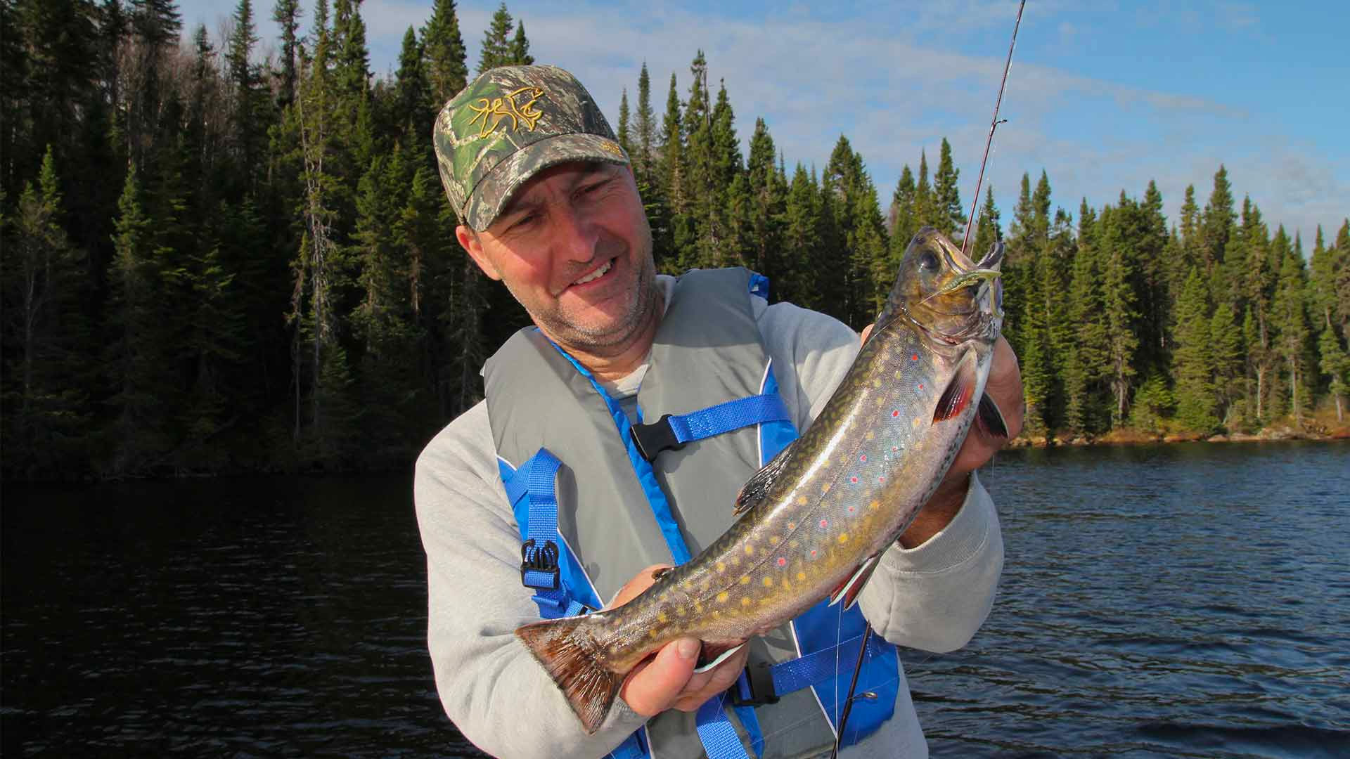 air-tamarac_pourvoirie-canadienne-de-chasse-peche-taxi-aerien_peche-lac-sauterelle_bandeau1