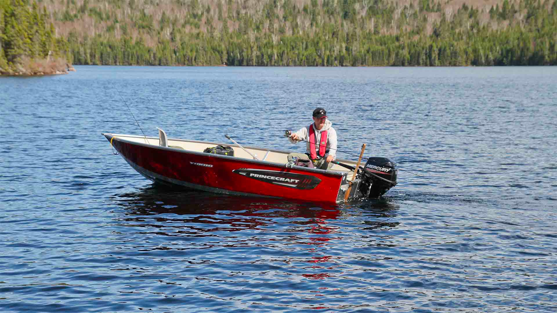 air-tamarac_pourvoirie-canadienne-de-chasse-peche-taxi-aerien_peche-lac-sauterelle_equipement