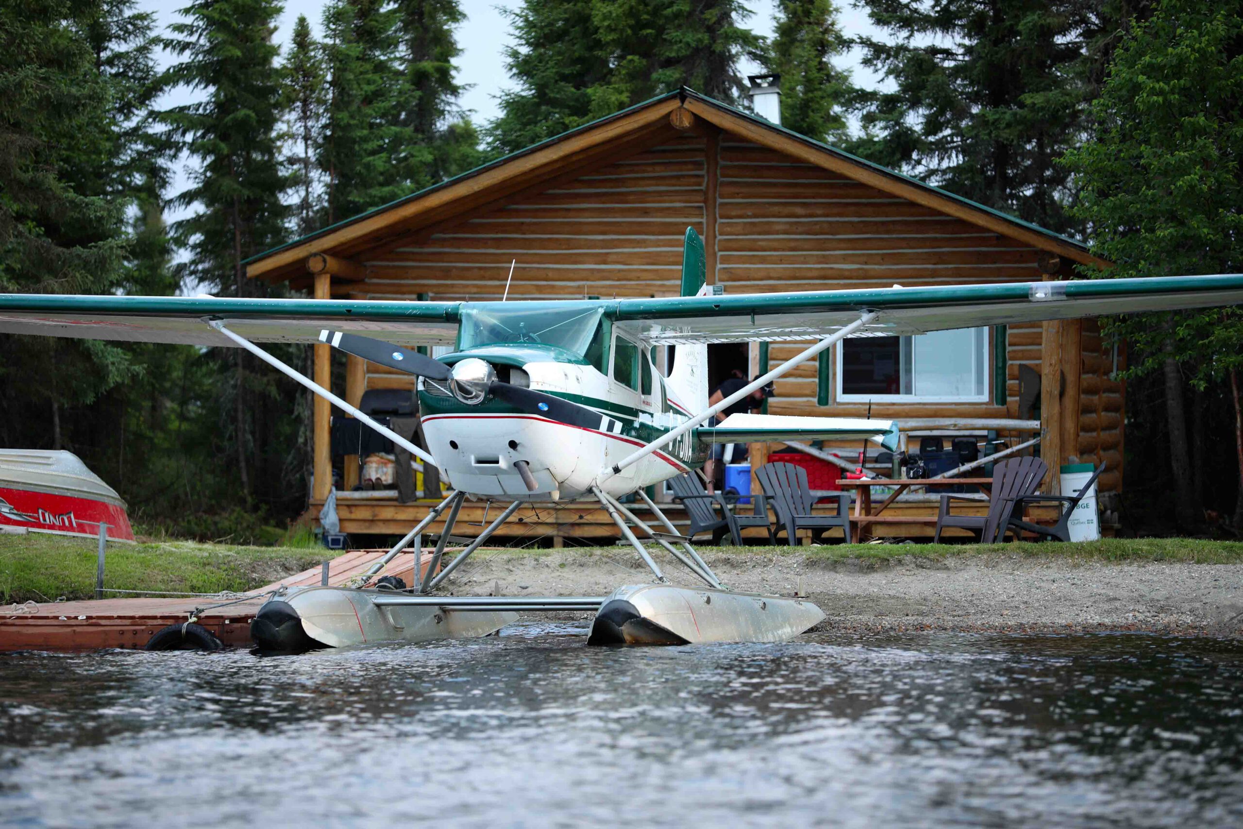 air-tamarac_pourvoirie-canadienne-de-chasse-peche-taxi-aerien_a-propos_pour-une-peche-et-une-chasse-memorables