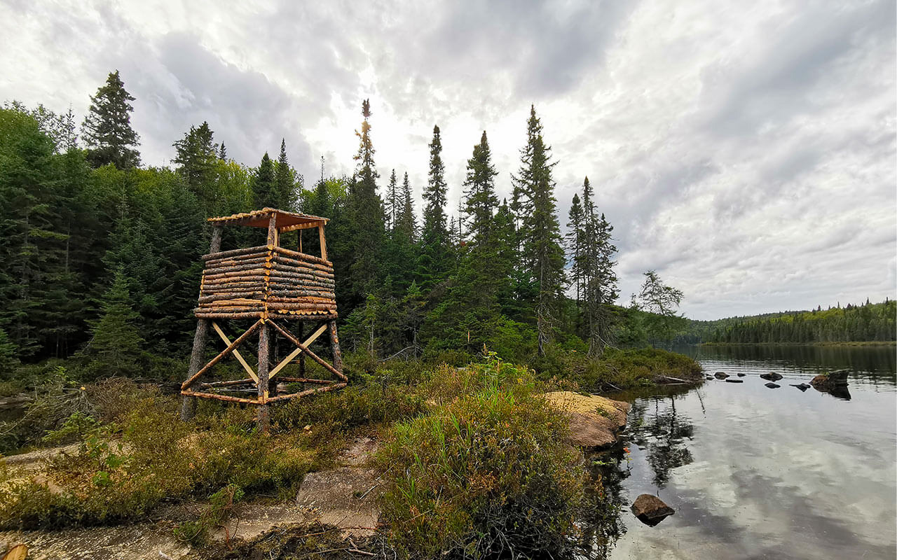 air-tamarac_pourvoirie-canadienne-de-chasse-peche-taxi-aerien_chasse-lac-sauterelle_equipement